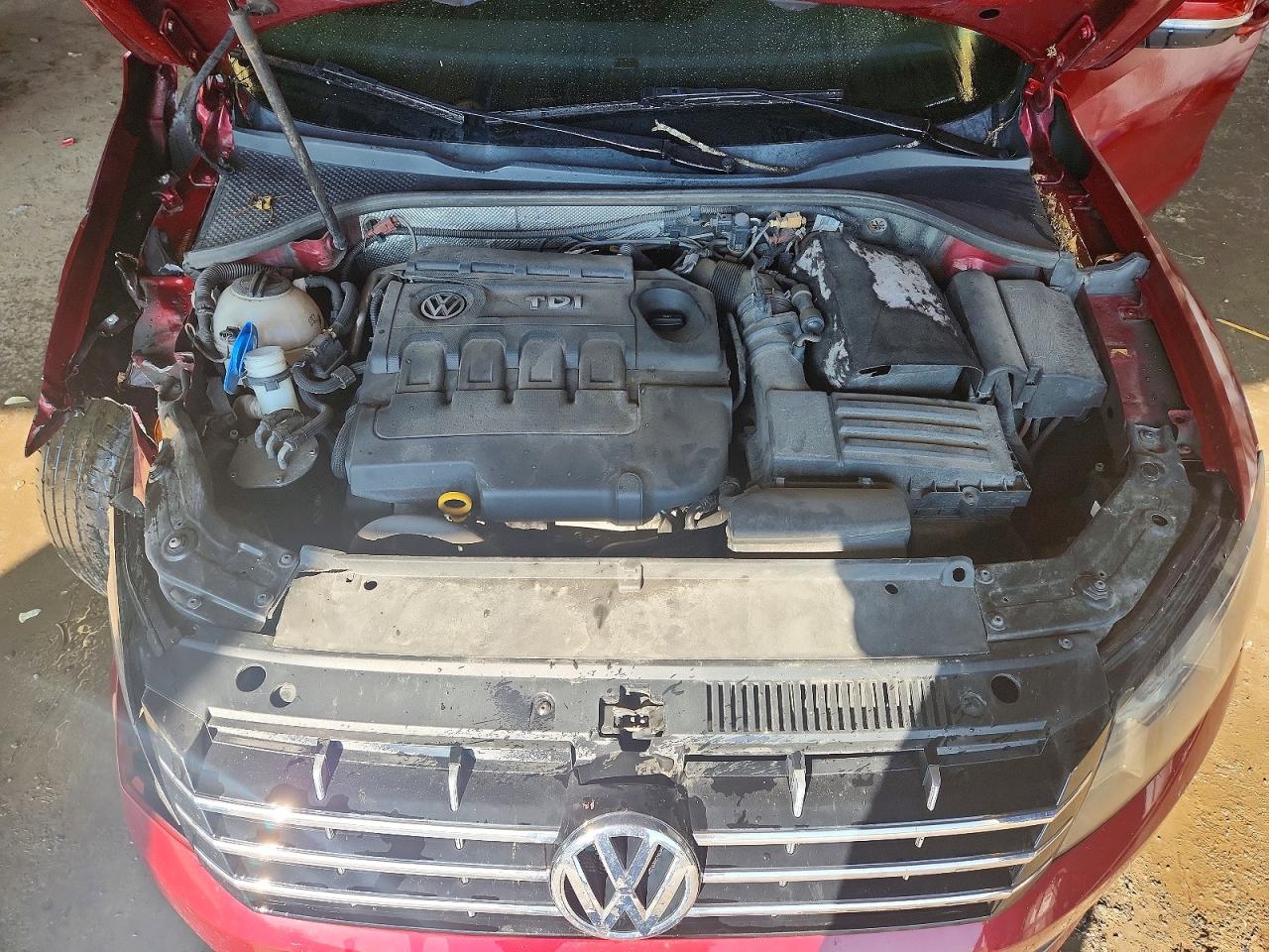 2015 Volkswagen Passat Se Burgundy vin: 1VWBV7A3XFC018960