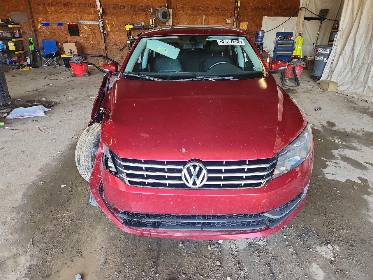 2015 Volkswagen Passat Se Burgundy vin: 1VWBV7A3XFC018960