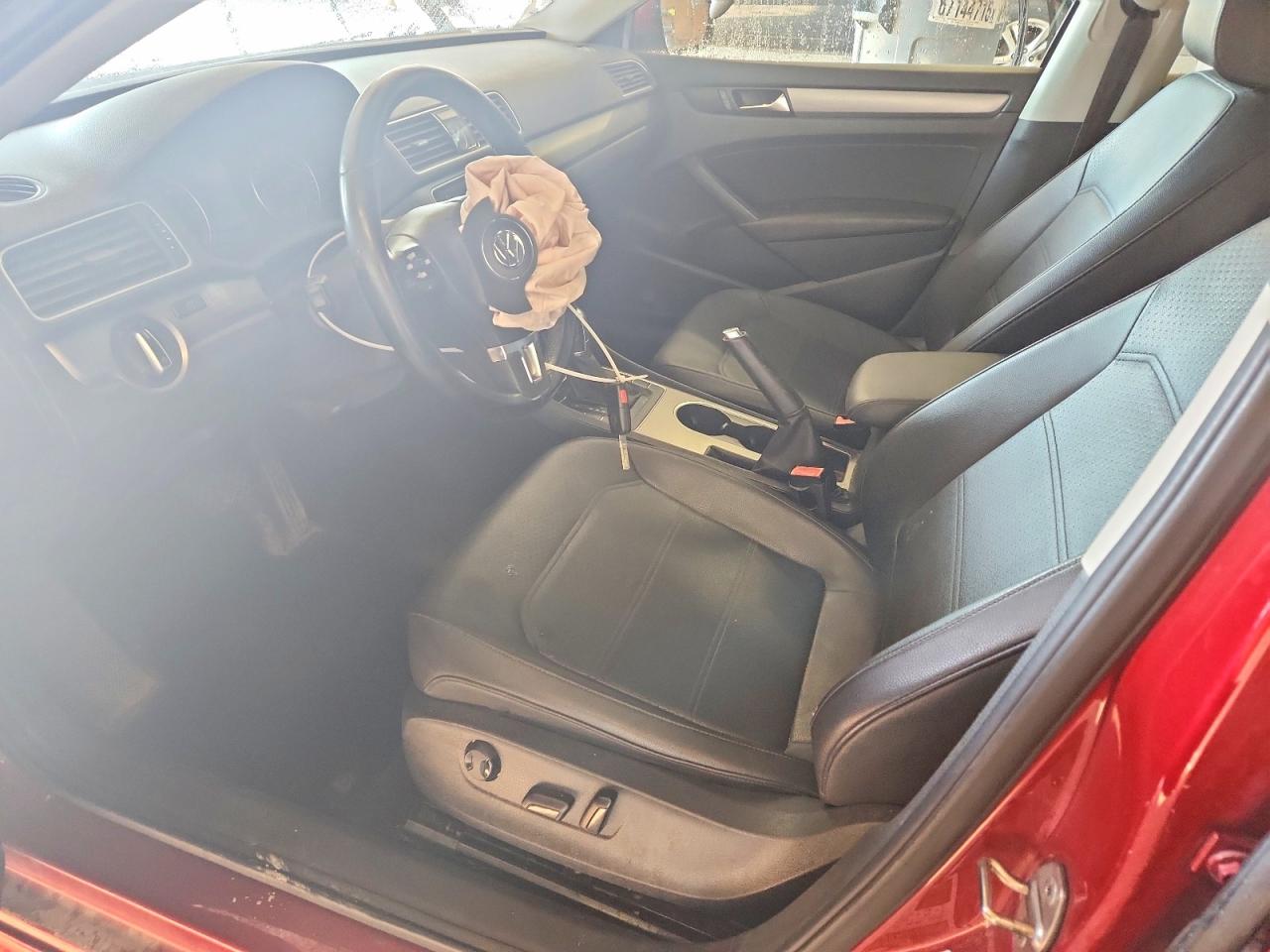 2015 Volkswagen Passat Se Burgundy vin: 1VWBV7A3XFC018960