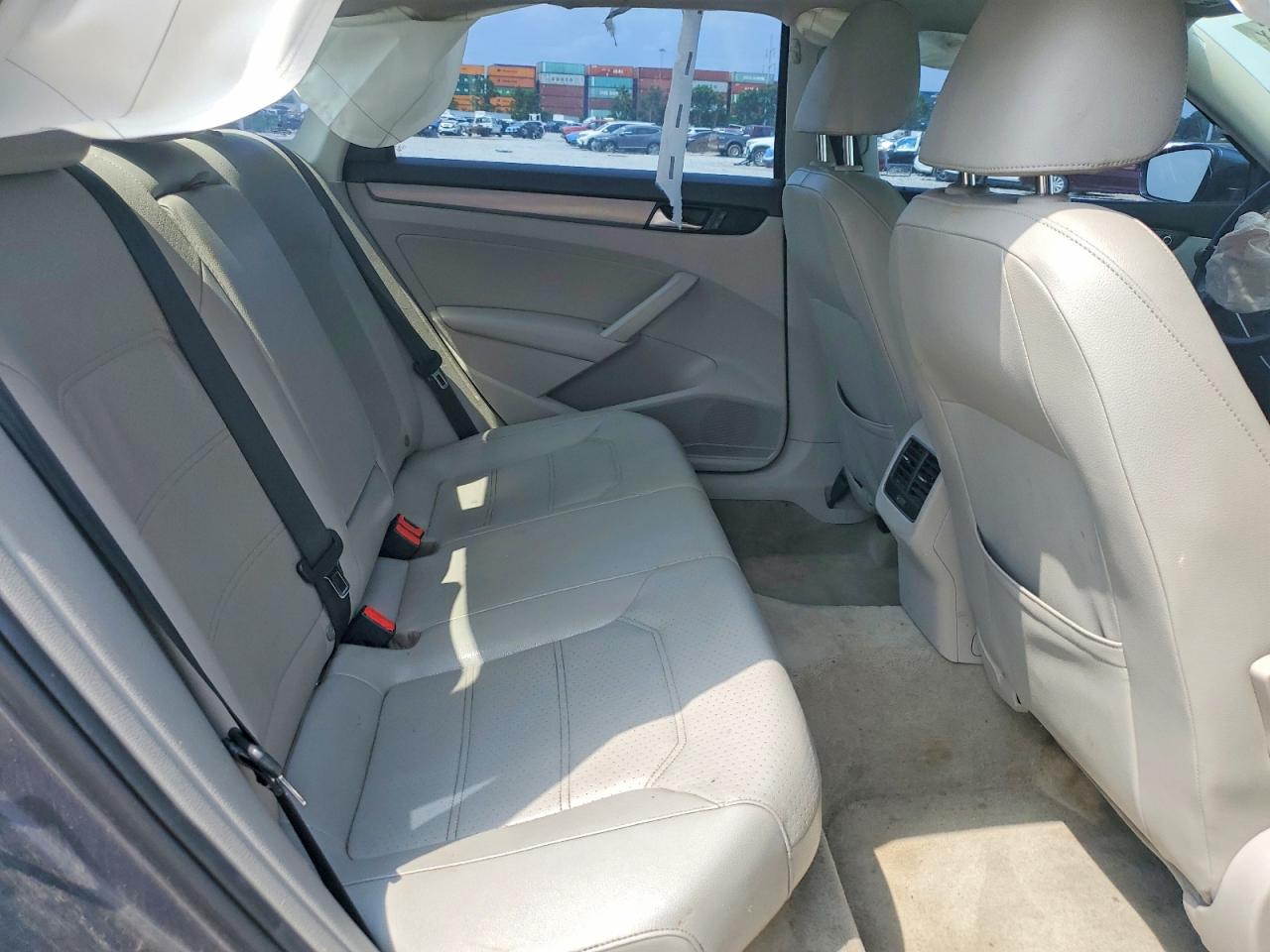 2015 Volkswagen Passat Se Gray vin: 1VWBV7A3XFC025648