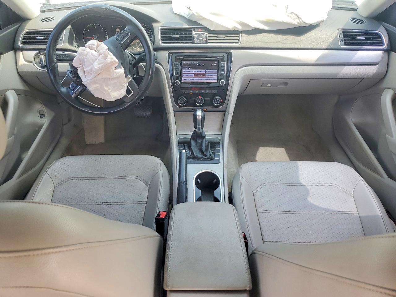 2015 Volkswagen Passat Se Gray vin: 1VWBV7A3XFC025648