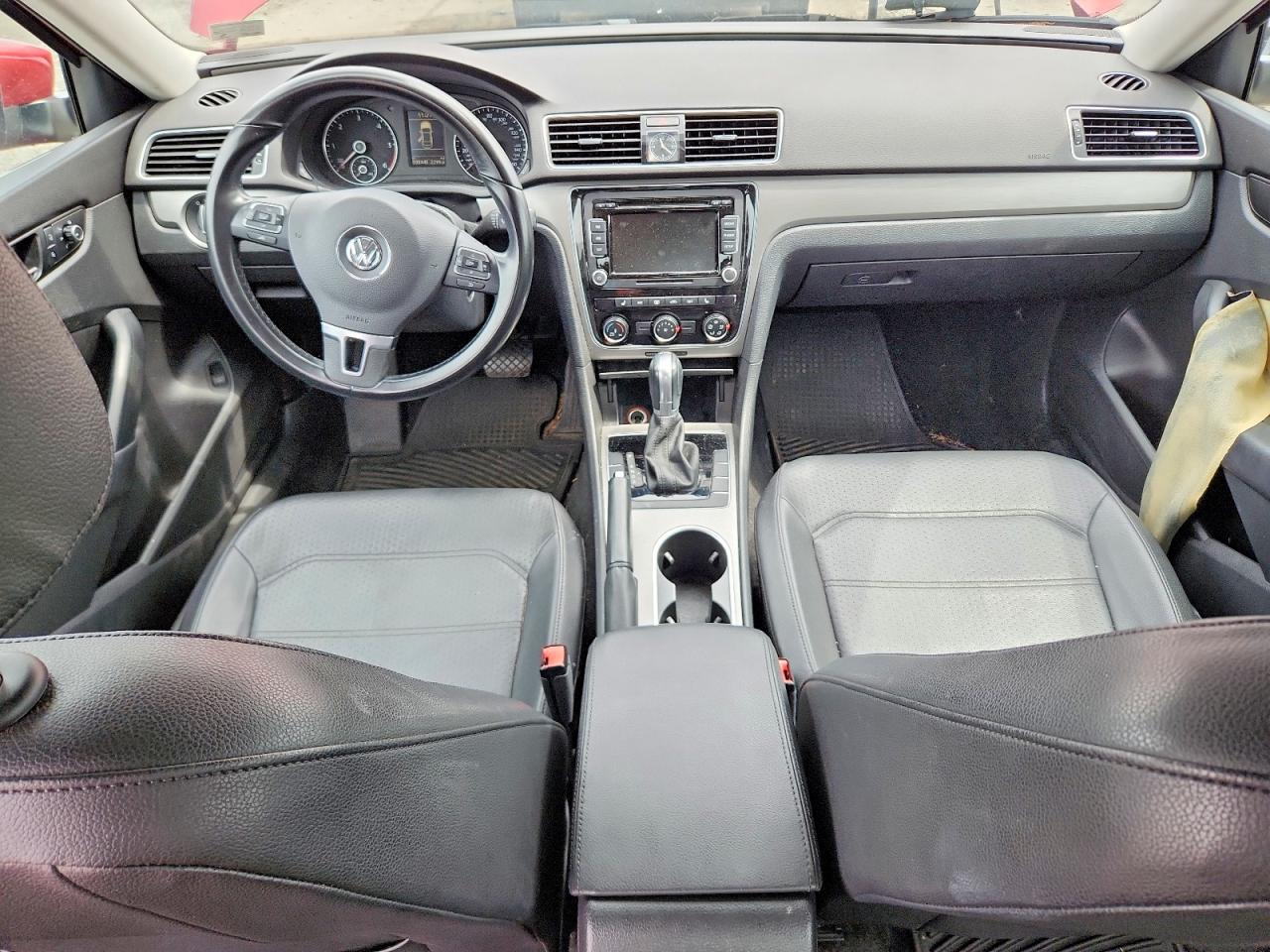 2015 Volkswagen Passat Se Red vin: 1VWBV7A3XFC046838