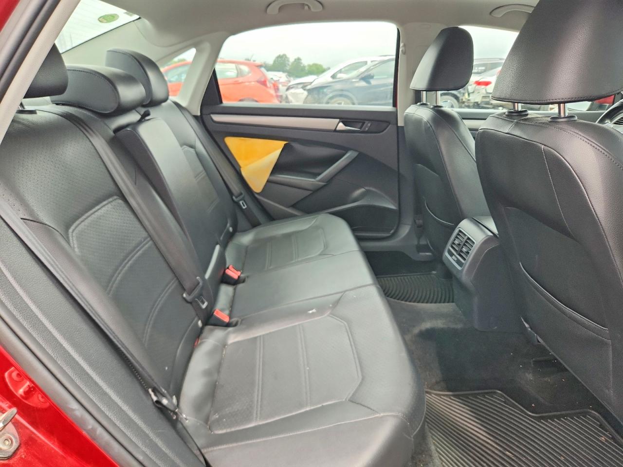 2015 Volkswagen Passat Se Red vin: 1VWBV7A3XFC046838
