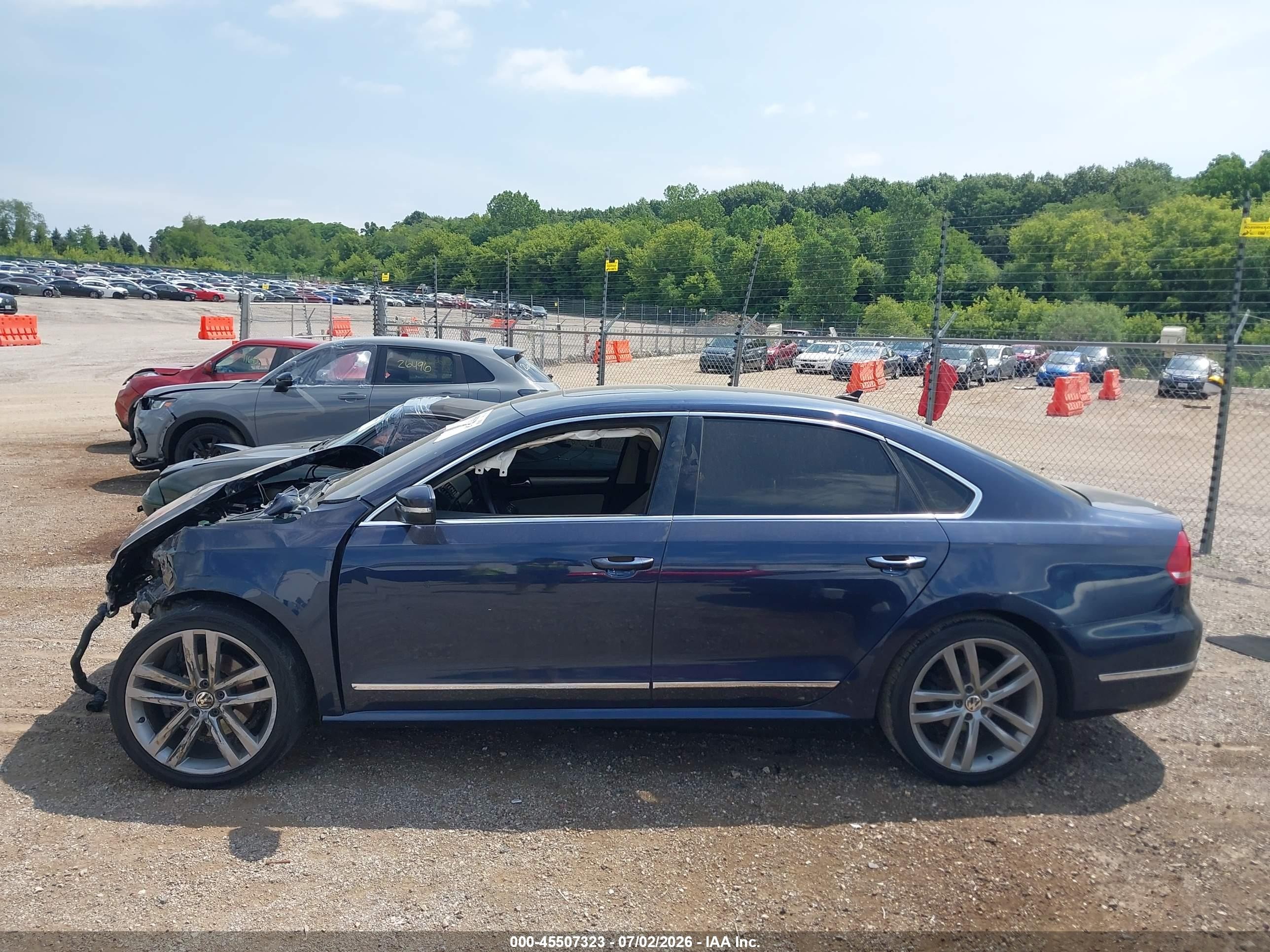 2015 Volkswagen Passat 2.0l Tdi Se Dark Blue vin: 1VWBV7A3XFC047200