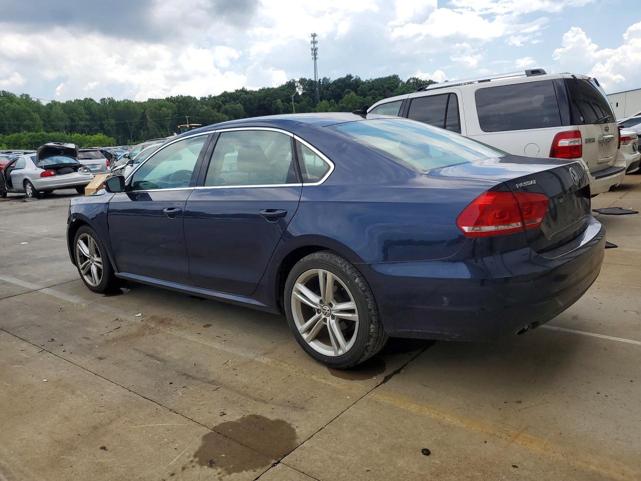 2015 Volkswagen Passat Se Blue vin: 1VWBV7A3XFC051327