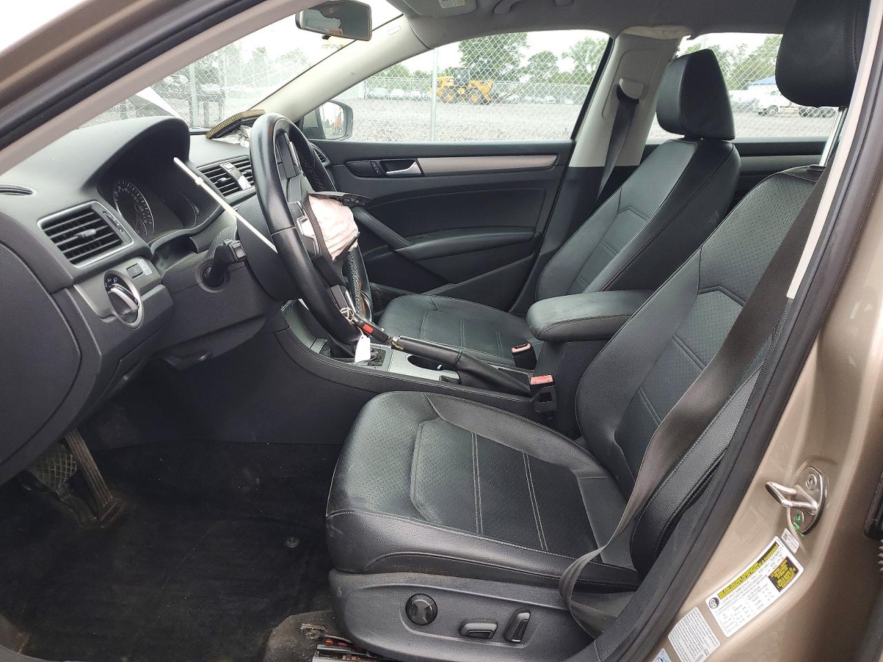 2015 Volkswagen Passat Se Tan vin: 1VWBV7A3XFC053661