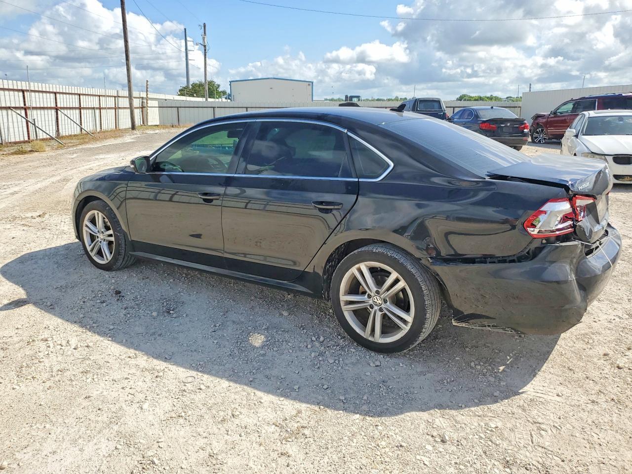 2015 Volkswagen Passat Se Black vin: 1VWBV7A3XFC093920