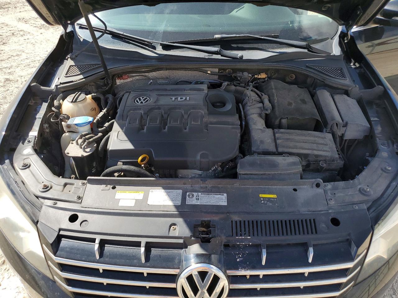 2015 Volkswagen Passat Se Black vin: 1VWBV7A3XFC093920