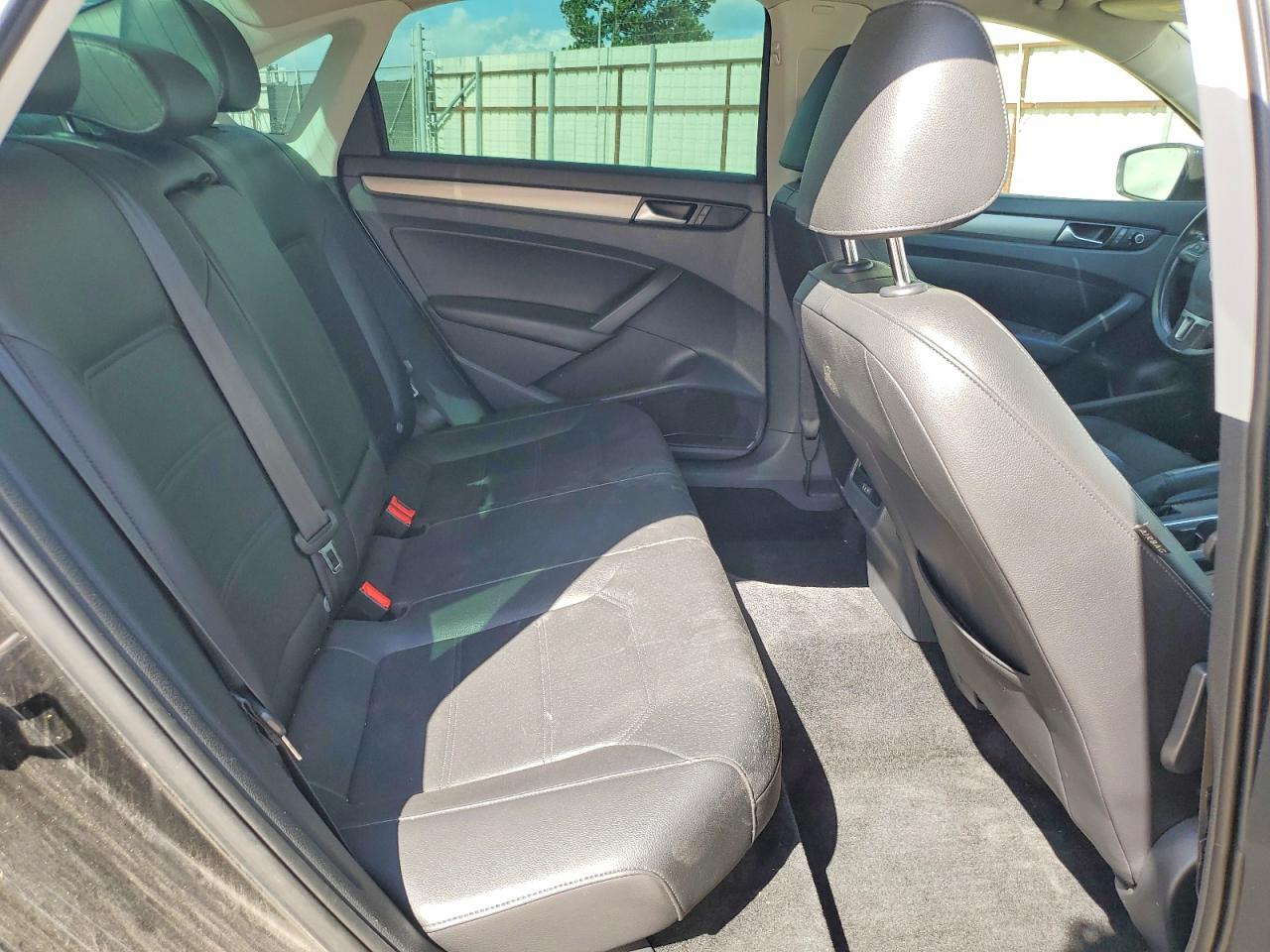 2015 Volkswagen Passat Se Black vin: 1VWBV7A3XFC093920