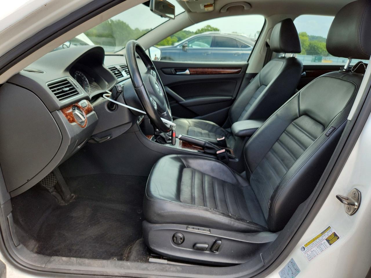 2012 Volkswagen Passat Sel White vin: 1VWCH7A31CC100339