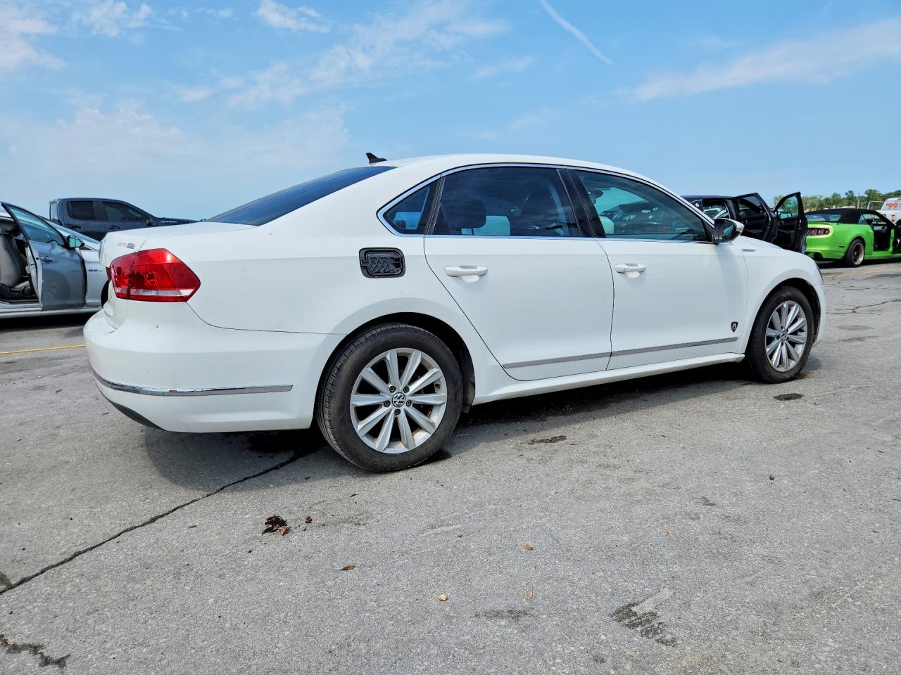 2012 Volkswagen Passat Sel White vin: 1VWCH7A31CC100339