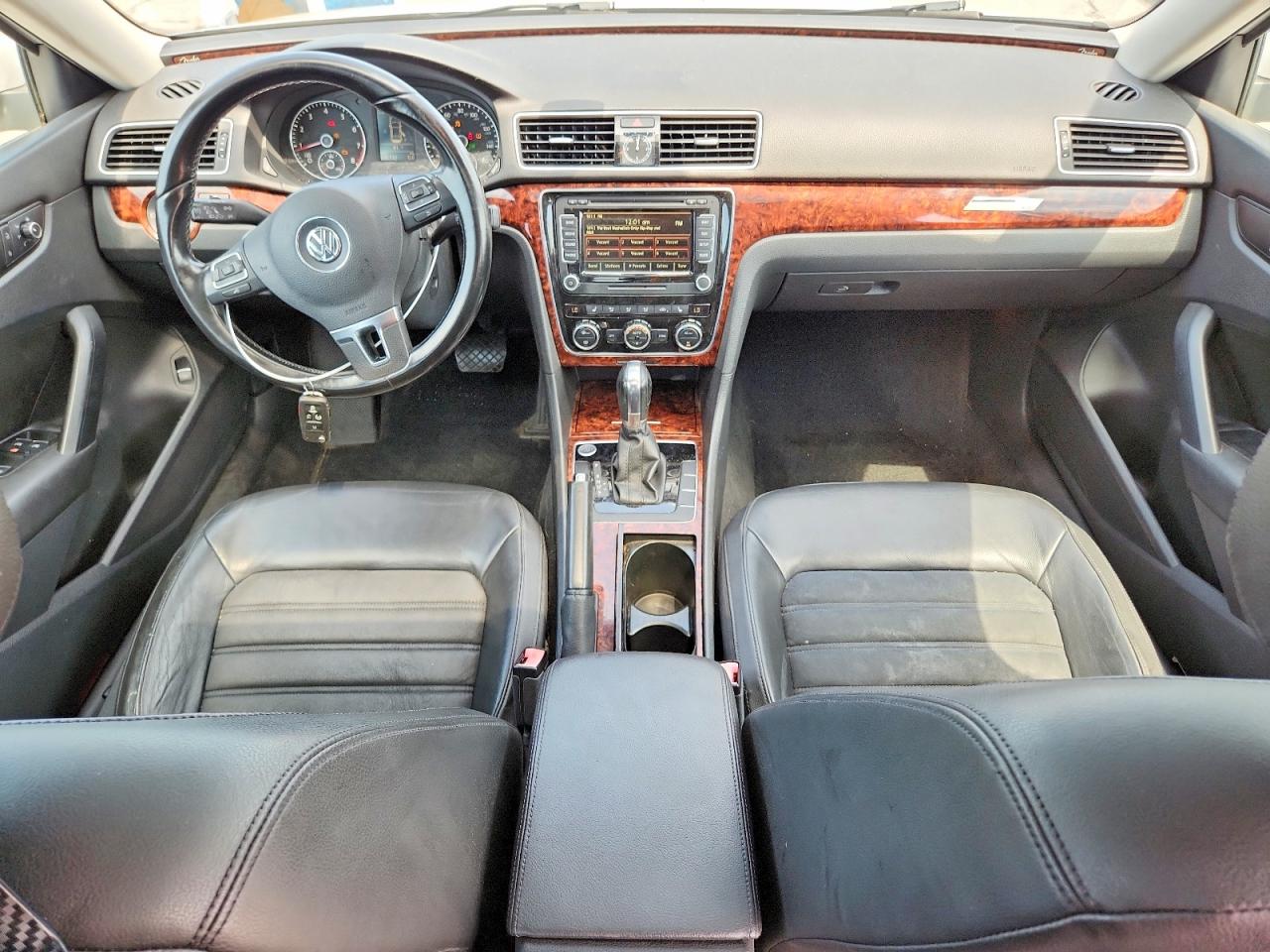 2012 Volkswagen Passat Sel White vin: 1VWCH7A31CC100339
