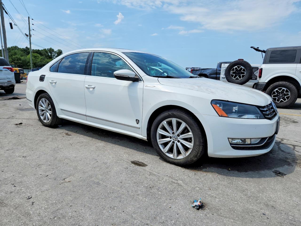 2012 Volkswagen Passat Sel White vin: 1VWCH7A31CC100339