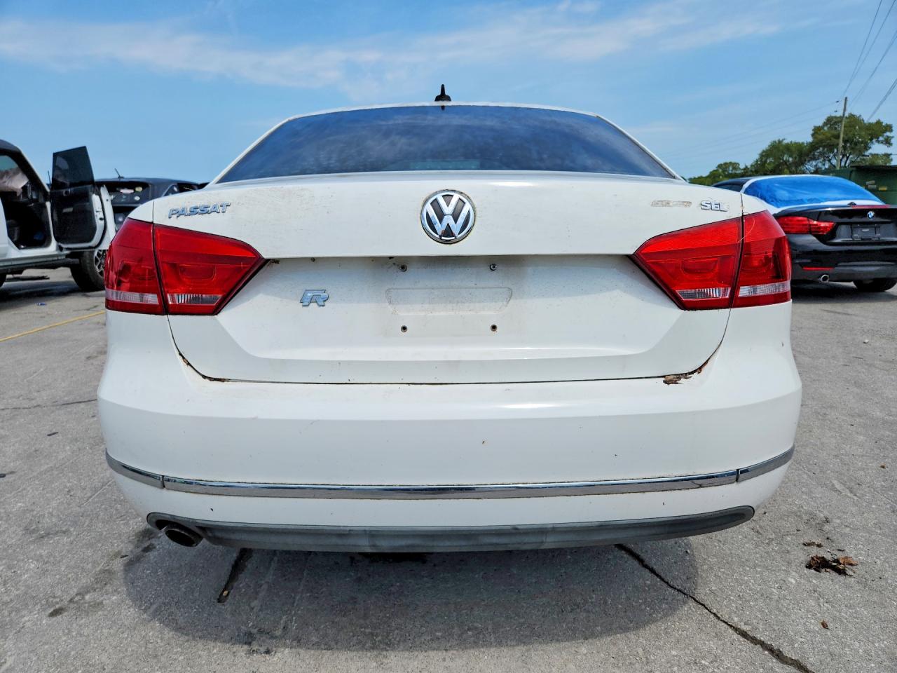 2012 Volkswagen Passat Sel White vin: 1VWCH7A31CC100339