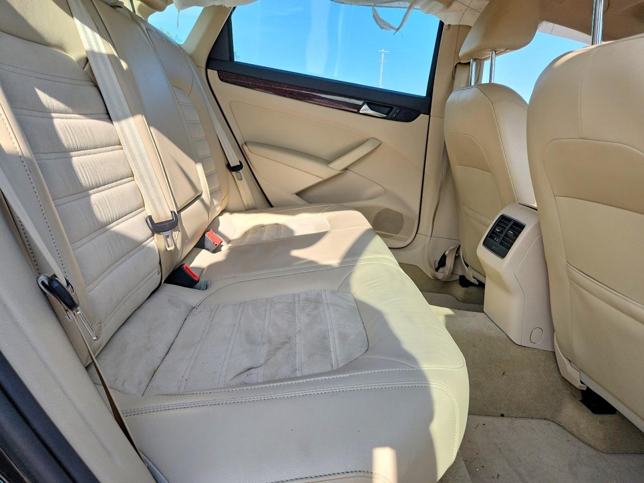 2013 Volkswagen Passat 2.0t Value Черный vin: 1VWCH7A32DC134971