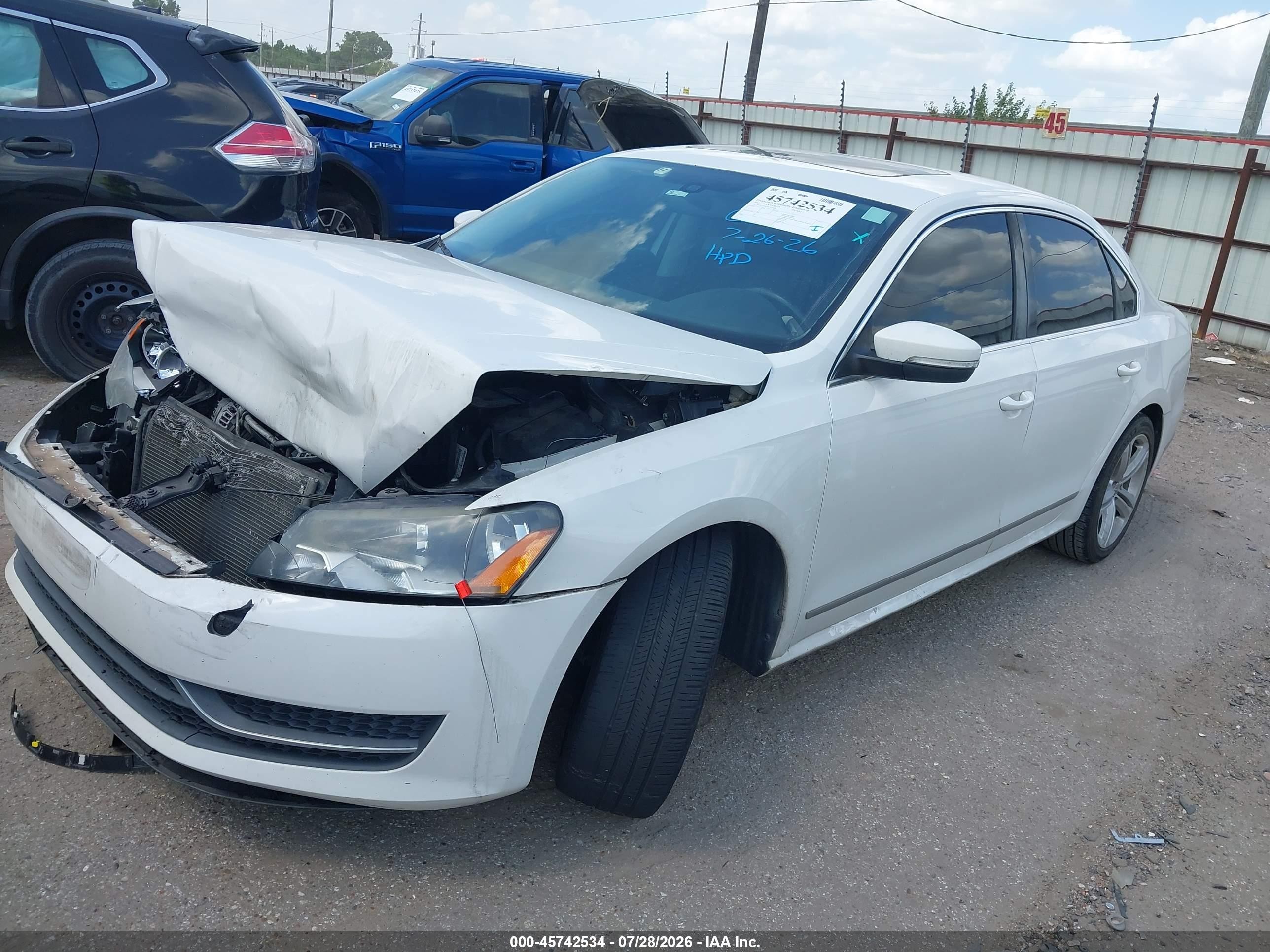 2013 Volkswagen Passat 2.5l Sel Белый vin: 1VWCH7A33DC021529