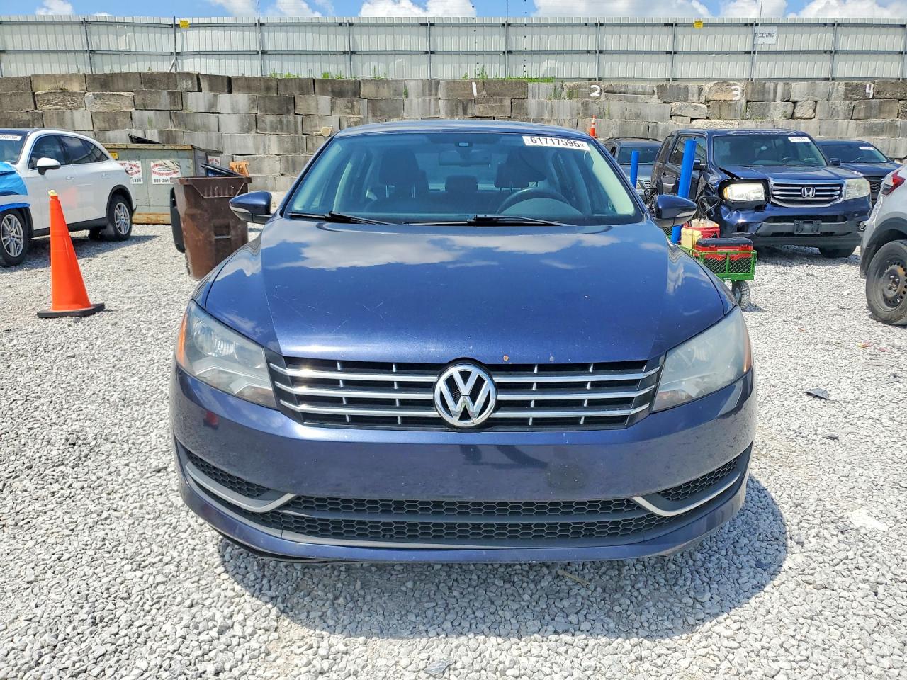 2012 Volkswagen Passat Sel Blue vin: 1VWCH7A34CC033378