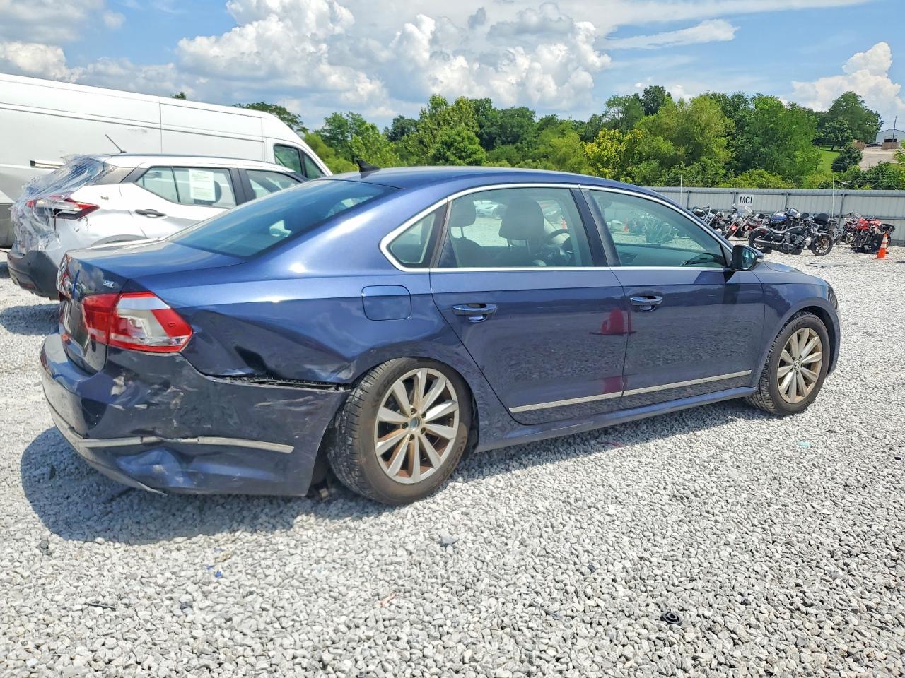 2012 Volkswagen Passat Sel Blue vin: 1VWCH7A34CC033378