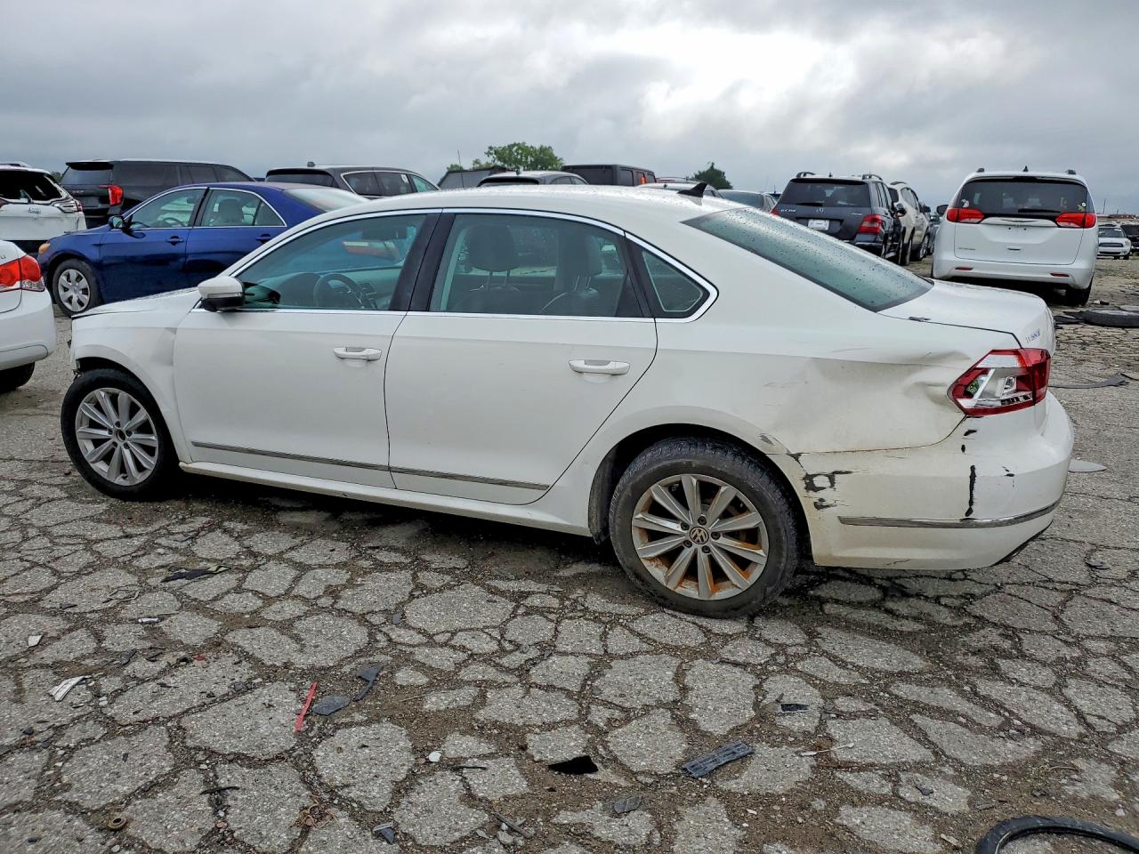2013 Volkswagen Passat Sel White vin: 1VWCH7A34DC076345