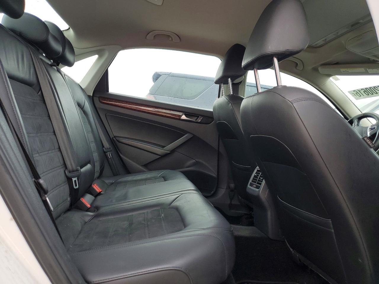 2013 Volkswagen Passat Sel White vin: 1VWCH7A34DC076345