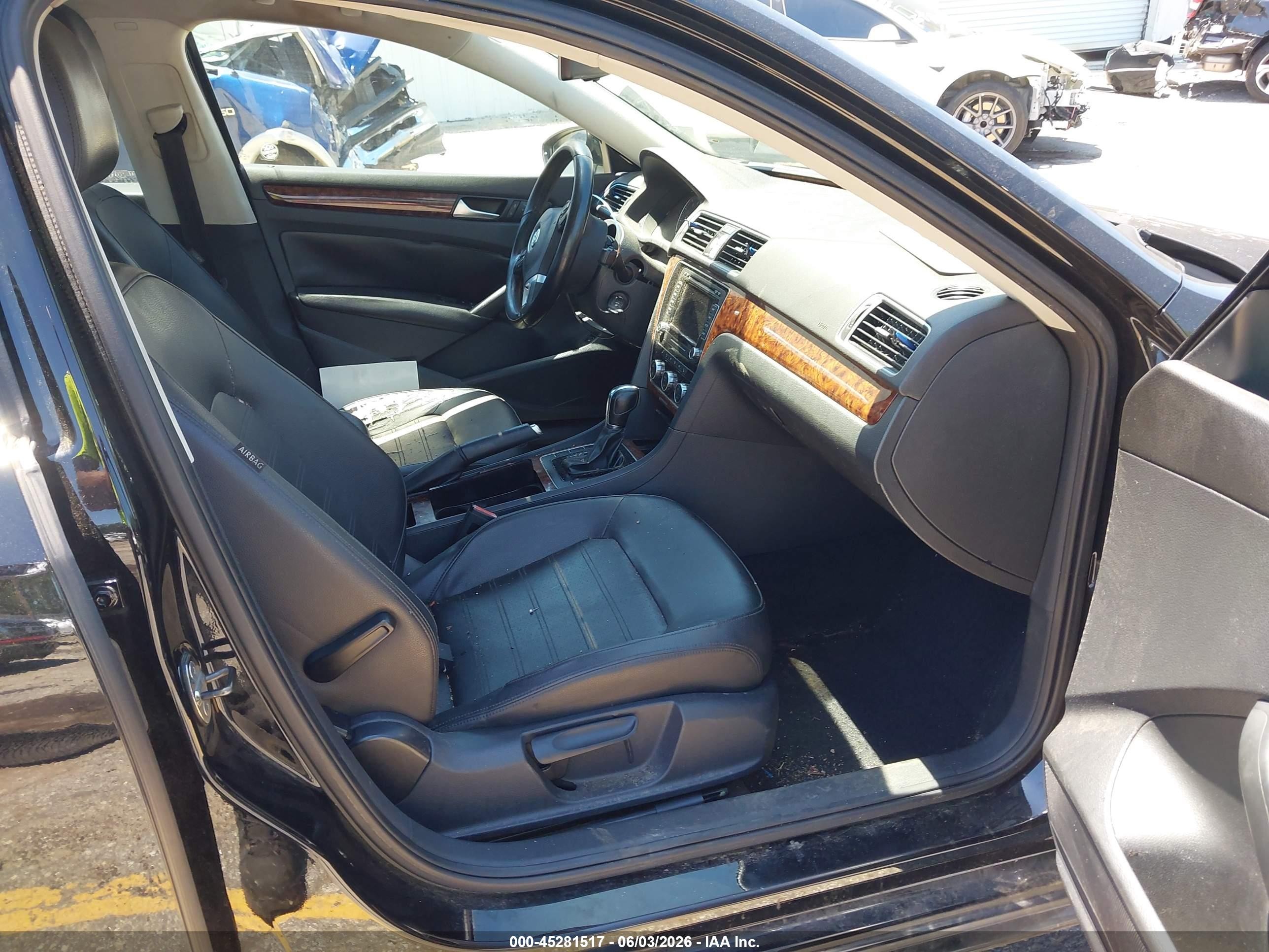 2012 Volkswagen Passat 2.5l Sel Black vin: 1VWCH7A36CC073039