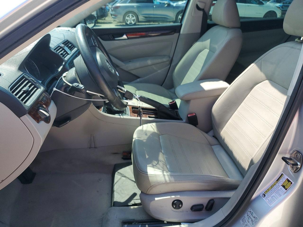 2012 Volkswagen Passat Sel Silver vin: 1VWCH7A37CC072420