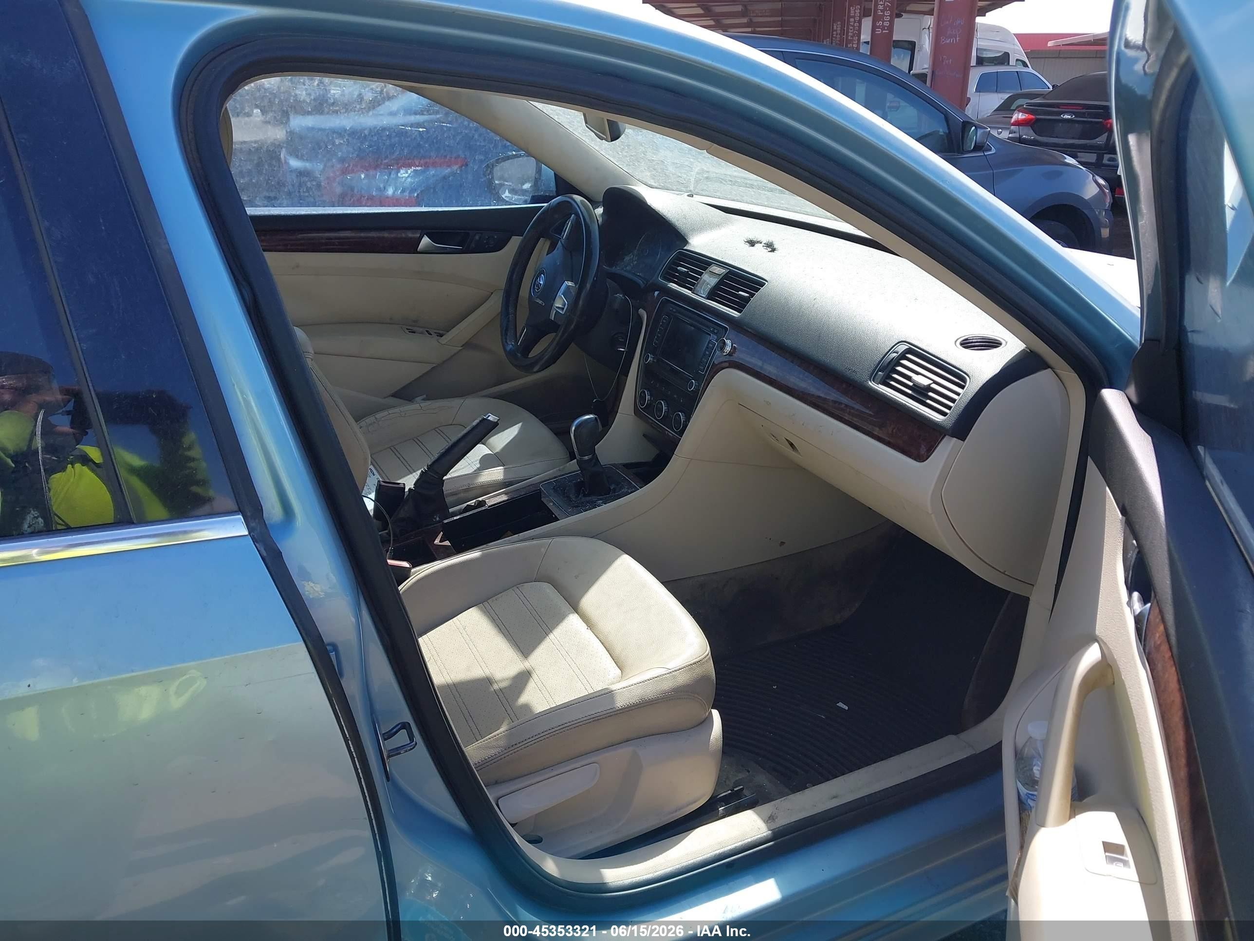 2012 Volkswagen Passat 2.5l Sel Blue vin: 1VWCH7A38CC033030