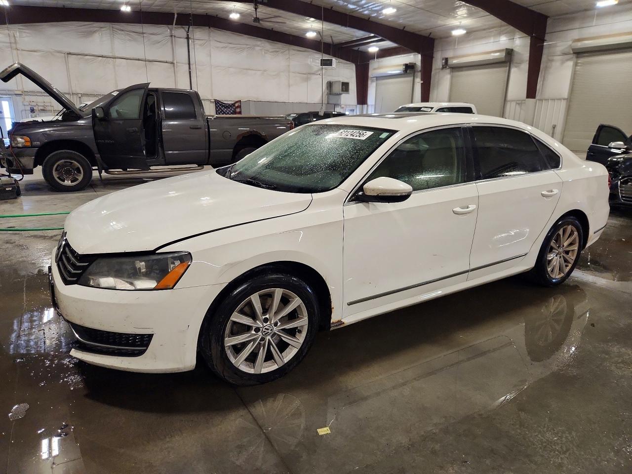2012 Volkswagen Passat Sel Белый vin: 1VWCH7A38CC040110