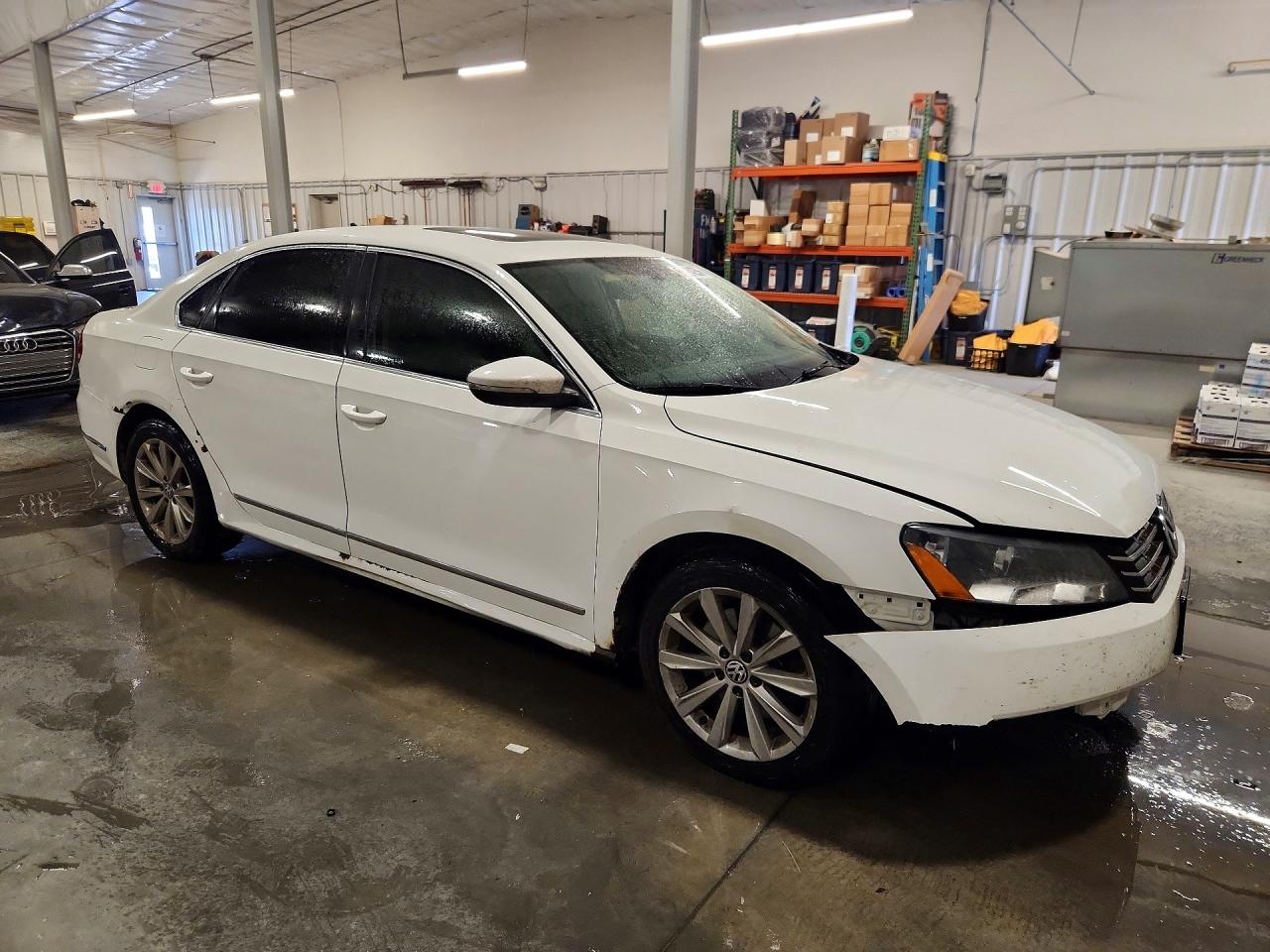 2012 Volkswagen Passat Sel Белый vin: 1VWCH7A38CC040110