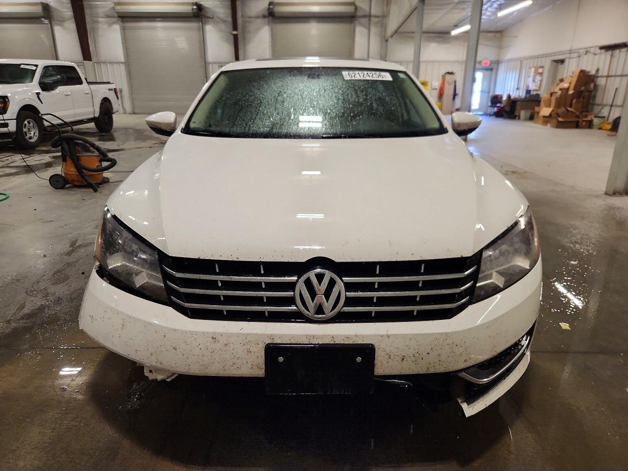 2012 Volkswagen Passat Sel Белый vin: 1VWCH7A38CC040110
