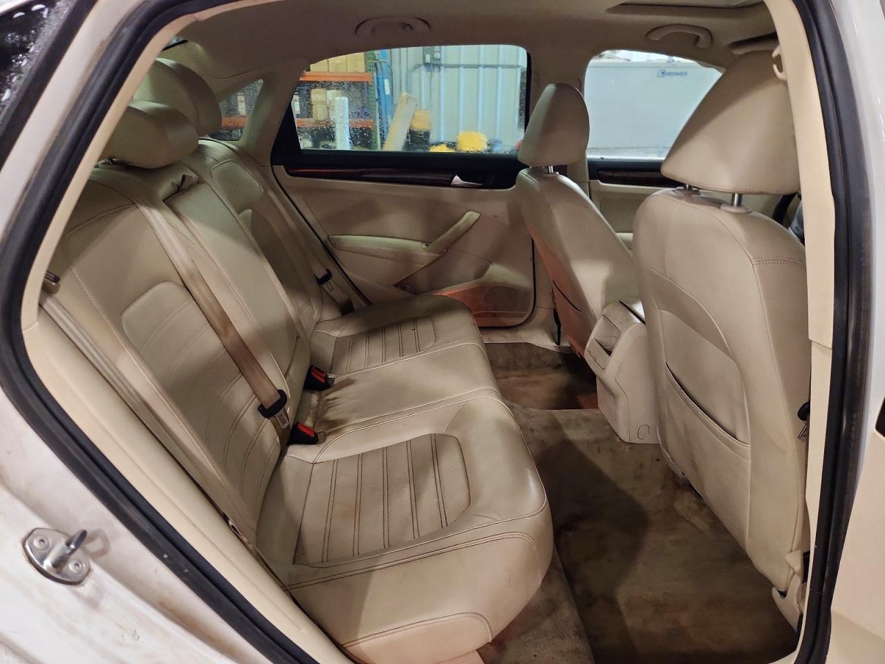 2012 Volkswagen Passat Sel Белый vin: 1VWCH7A38CC040110