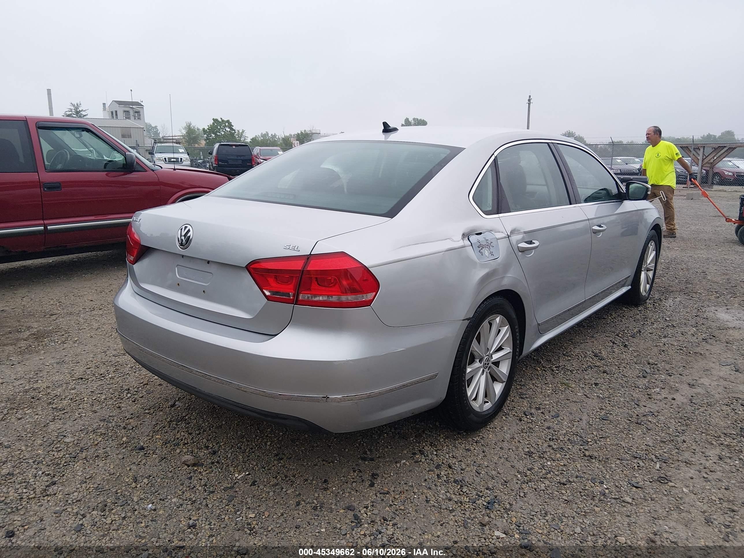 2012 Volkswagen Passat 2.5l Sel Silver vin: 1VWCH7A38CC053231