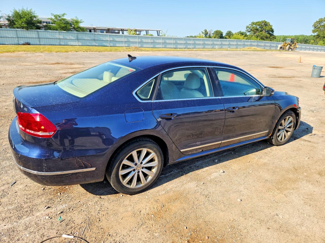 2013 Volkswagen Passat Sel Blue vin: 1VWCH7A38DC058043