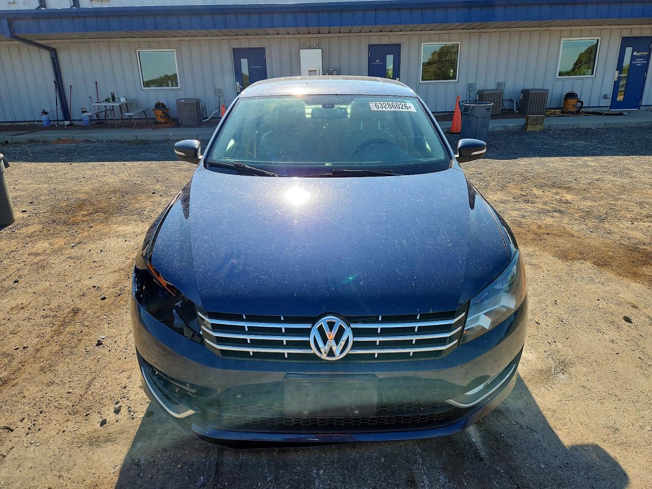2013 Volkswagen Passat Sel Blue vin: 1VWCH7A38DC058043