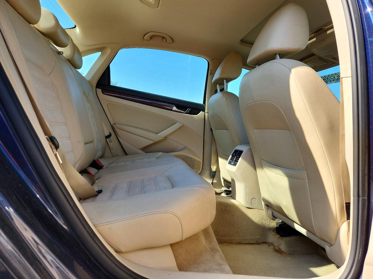 2013 Volkswagen Passat Sel Blue vin: 1VWCH7A38DC058043