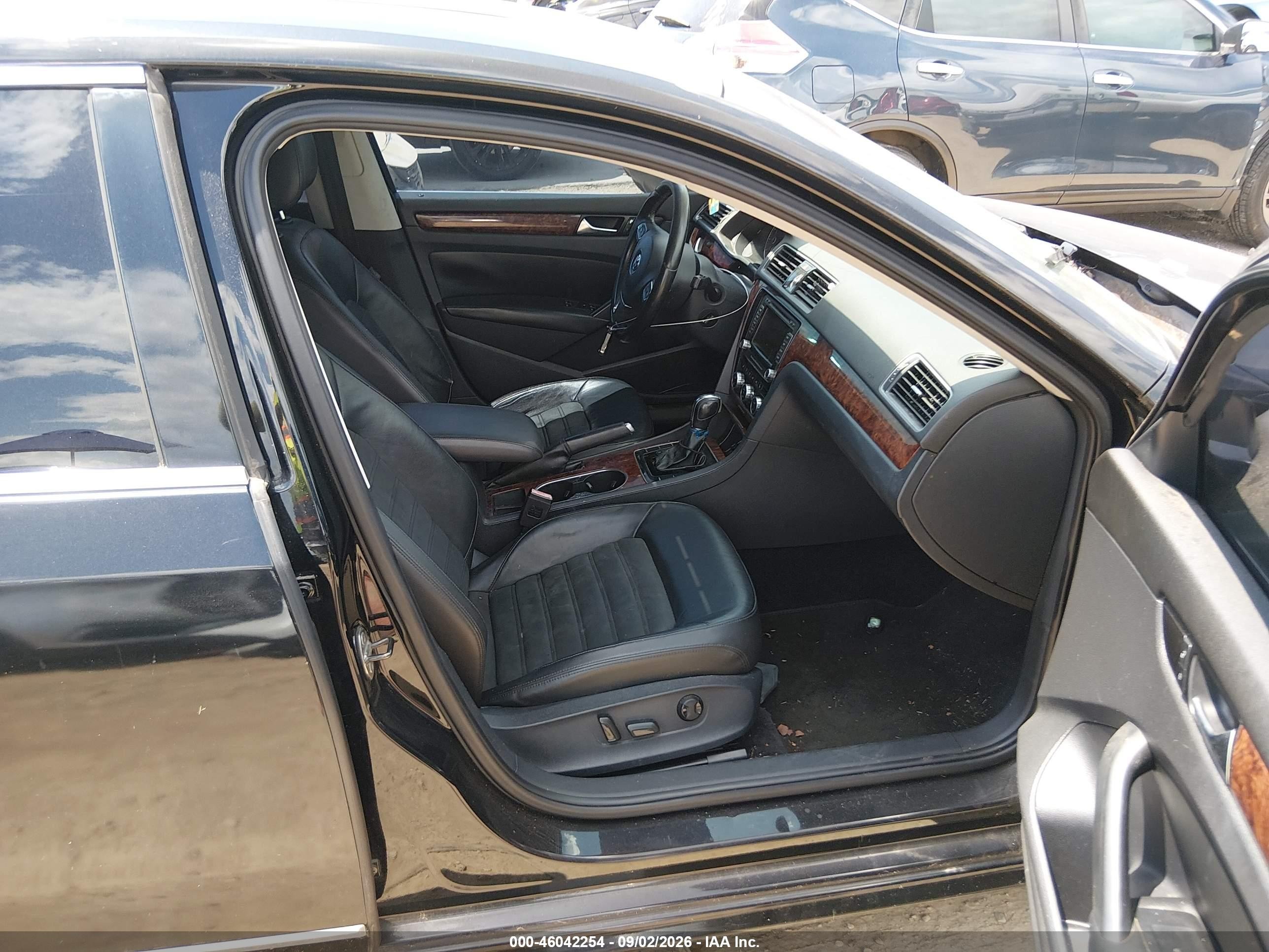 2013 Volkswagen Passat 2.5l Sel Premium Black vin: 1VWCH7A38DC059080
