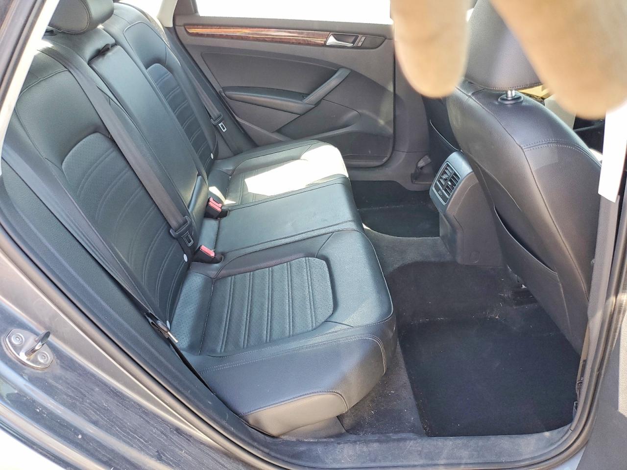 2013 Volkswagen Passat Sel Silver vin: 1VWCH7A39DC014536