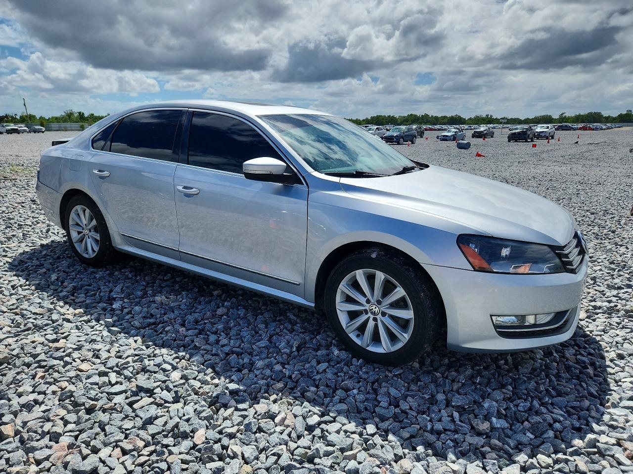 2013 Volkswagen Passat Sel Silver vin: 1VWCH7A39DC039713