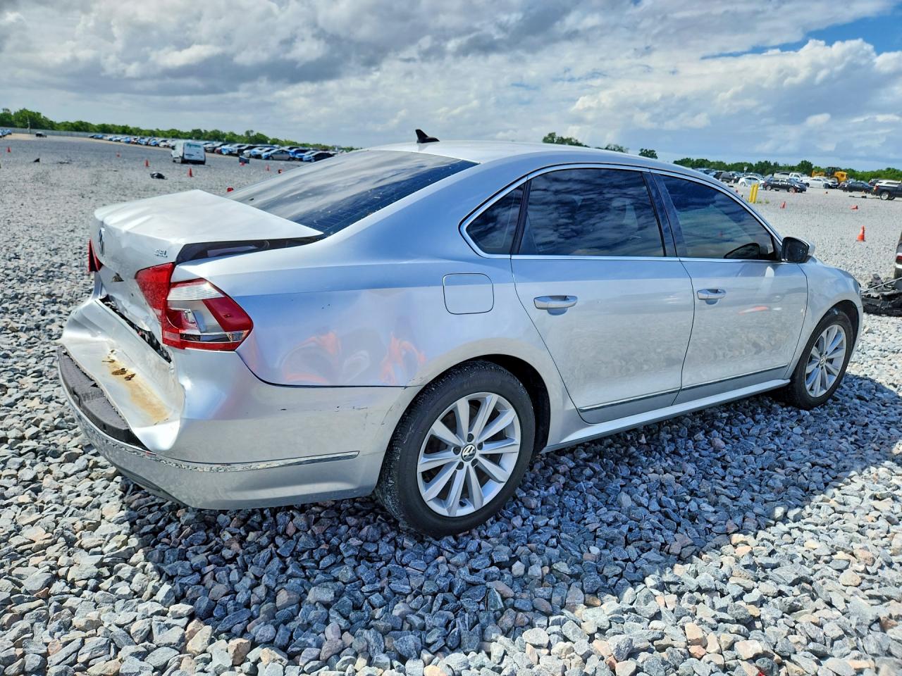 2013 Volkswagen Passat Sel Silver vin: 1VWCH7A39DC039713