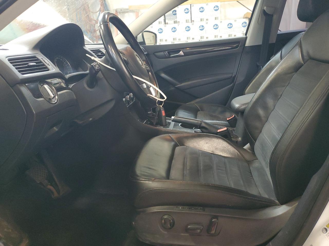 2013 Volkswagen Passat Sel Белый vin: 1VWCH7A39DC120047