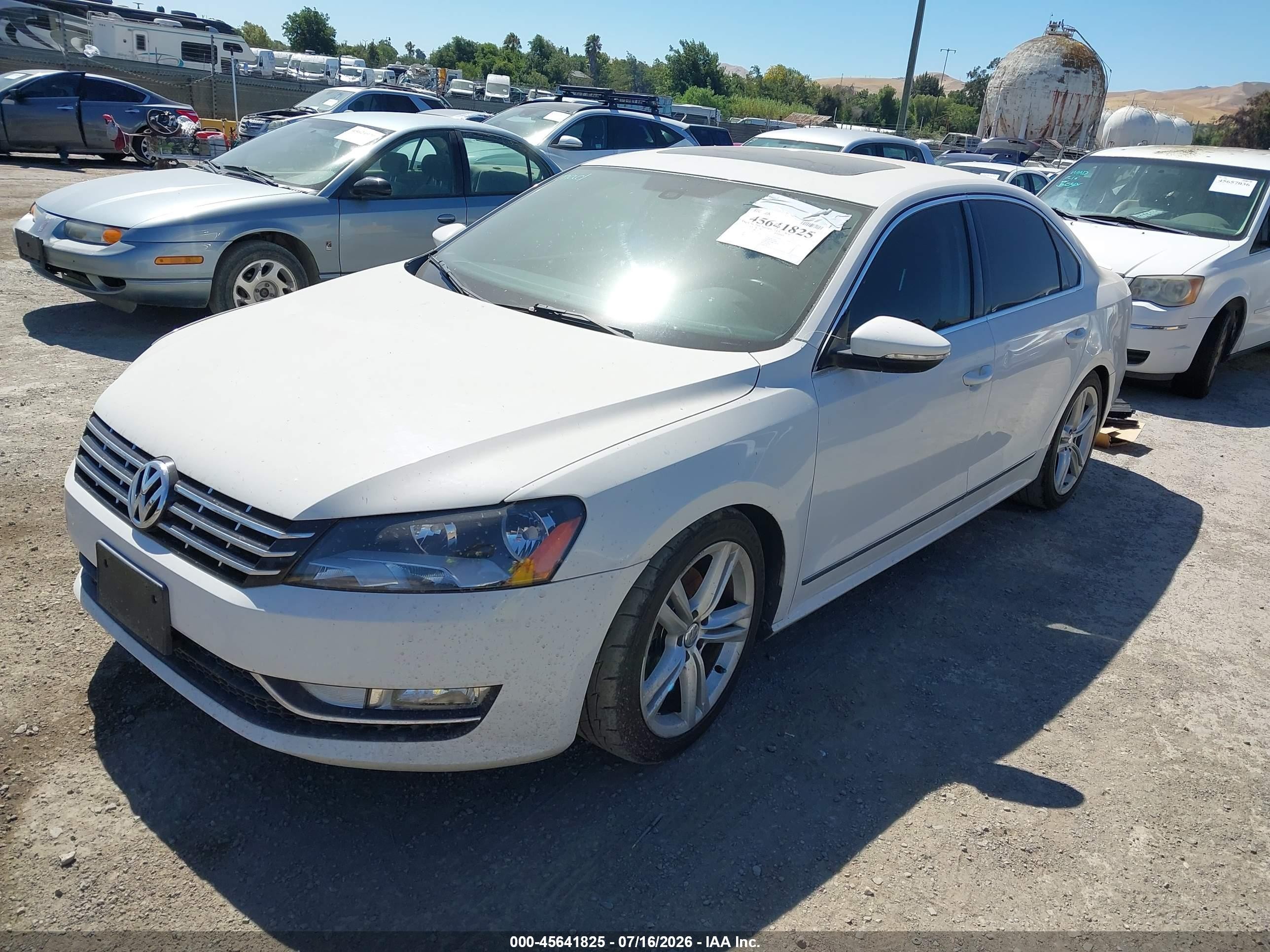 2012 Volkswagen Passat 3.6l V6 Sel Premium White vin: 1VWCM7A30CC001460