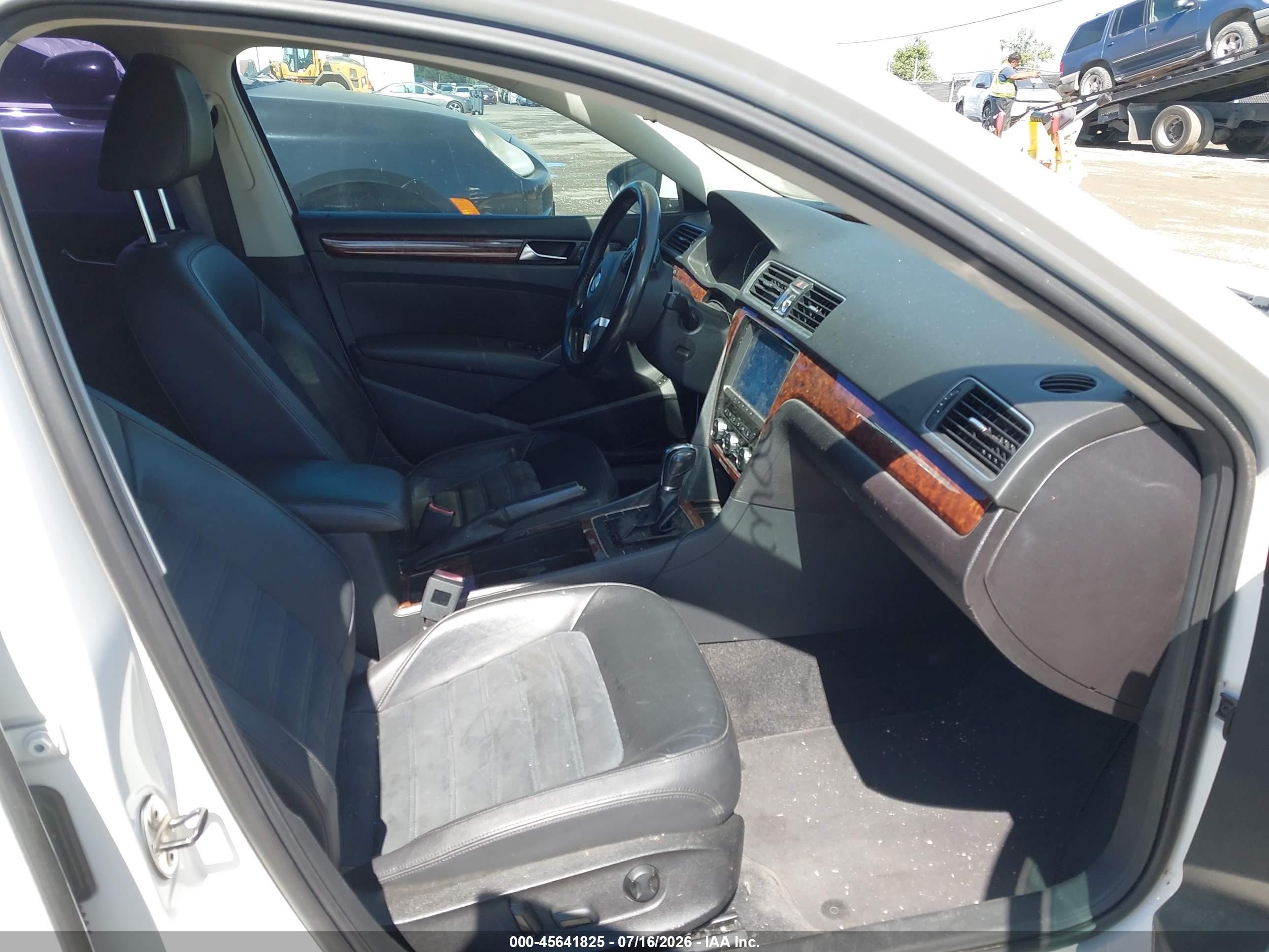 2012 Volkswagen Passat 3.6l V6 Sel Premium White vin: 1VWCM7A30CC001460