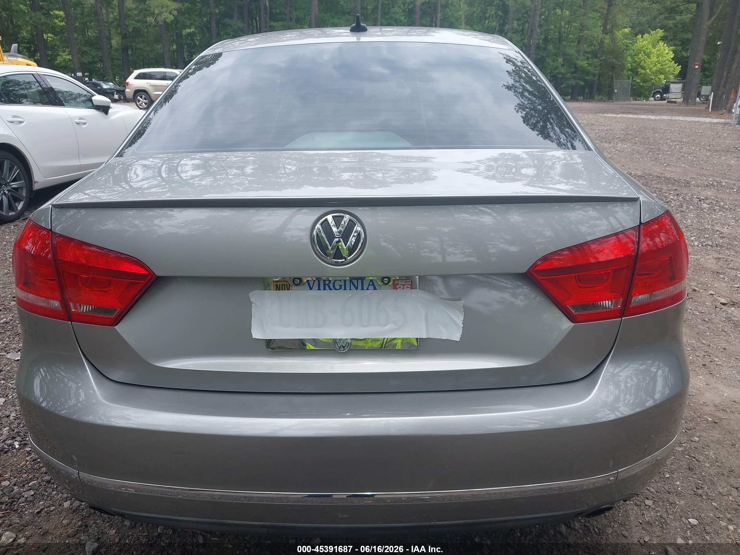 2014 Volkswagen Passat 3.6l V6 Sel Premium Gray vin: 1VWCM7A31EC018349