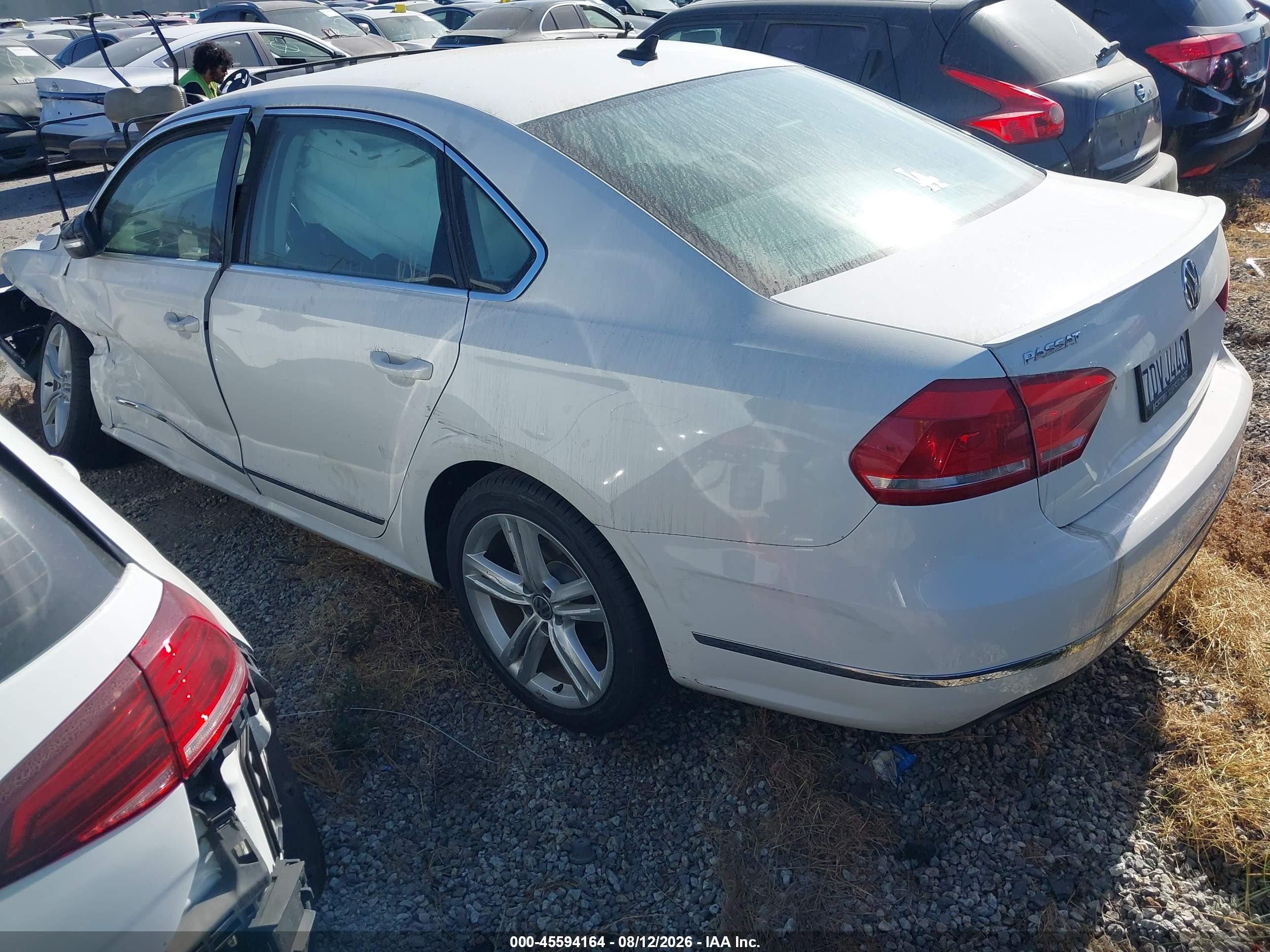 2014 Volkswagen Passat 3.6l V6 Sel Premium White vin: 1VWCM7A31EC065025