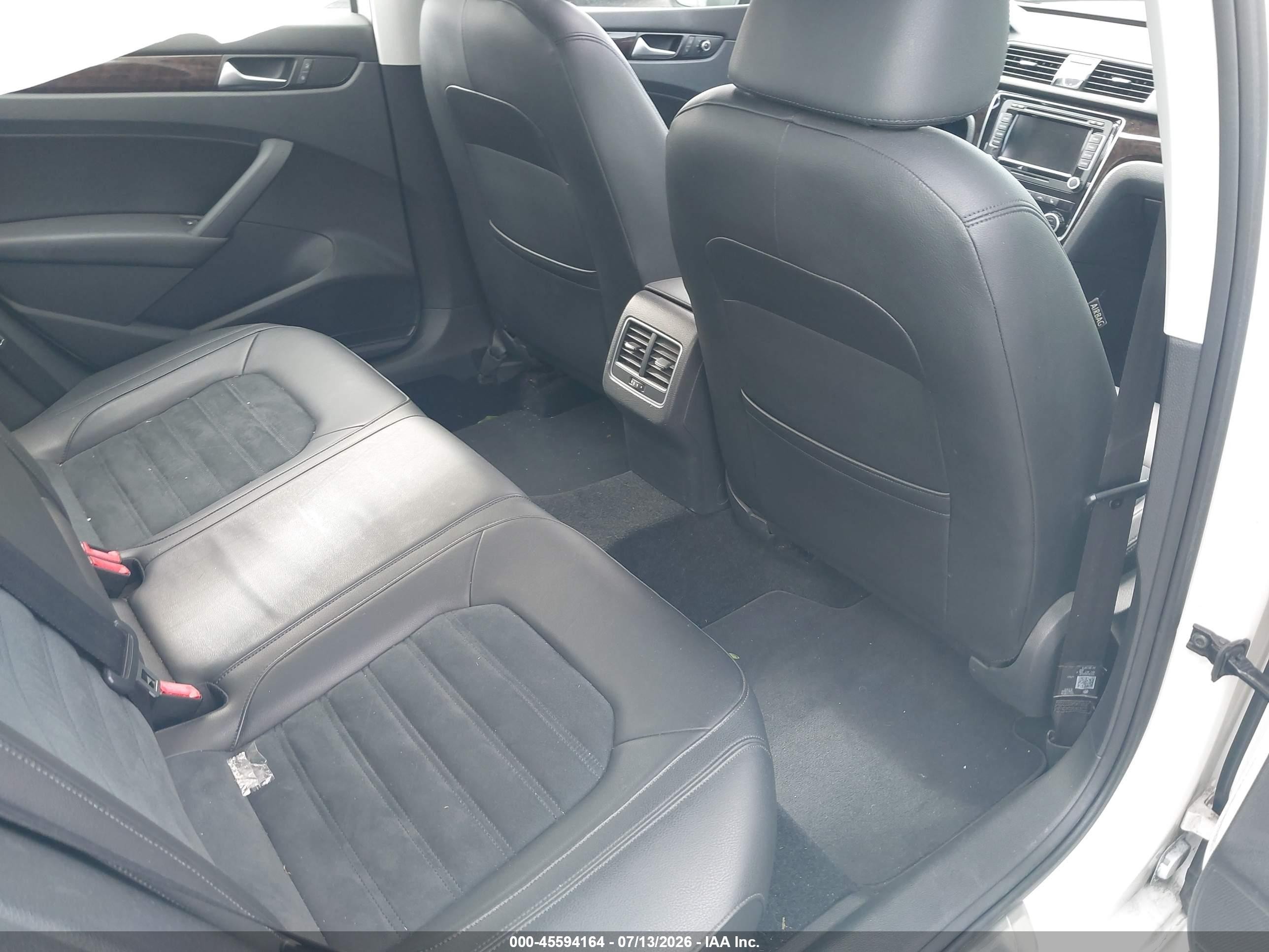 2014 Volkswagen Passat 3.6l V6 Sel Premium White vin: 1VWCM7A31EC065025