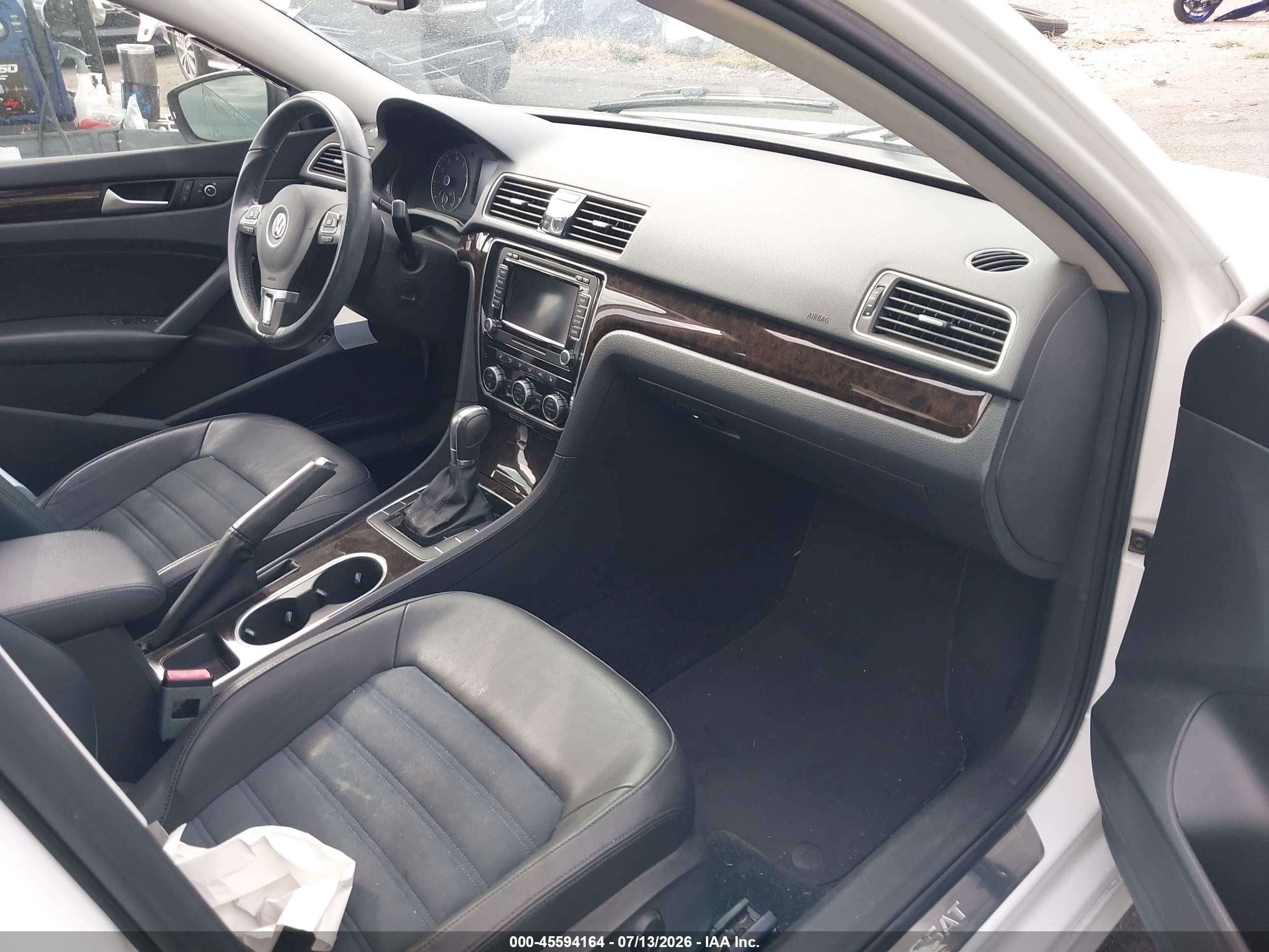 2014 Volkswagen Passat 3.6l V6 Sel Premium White vin: 1VWCM7A31EC065025