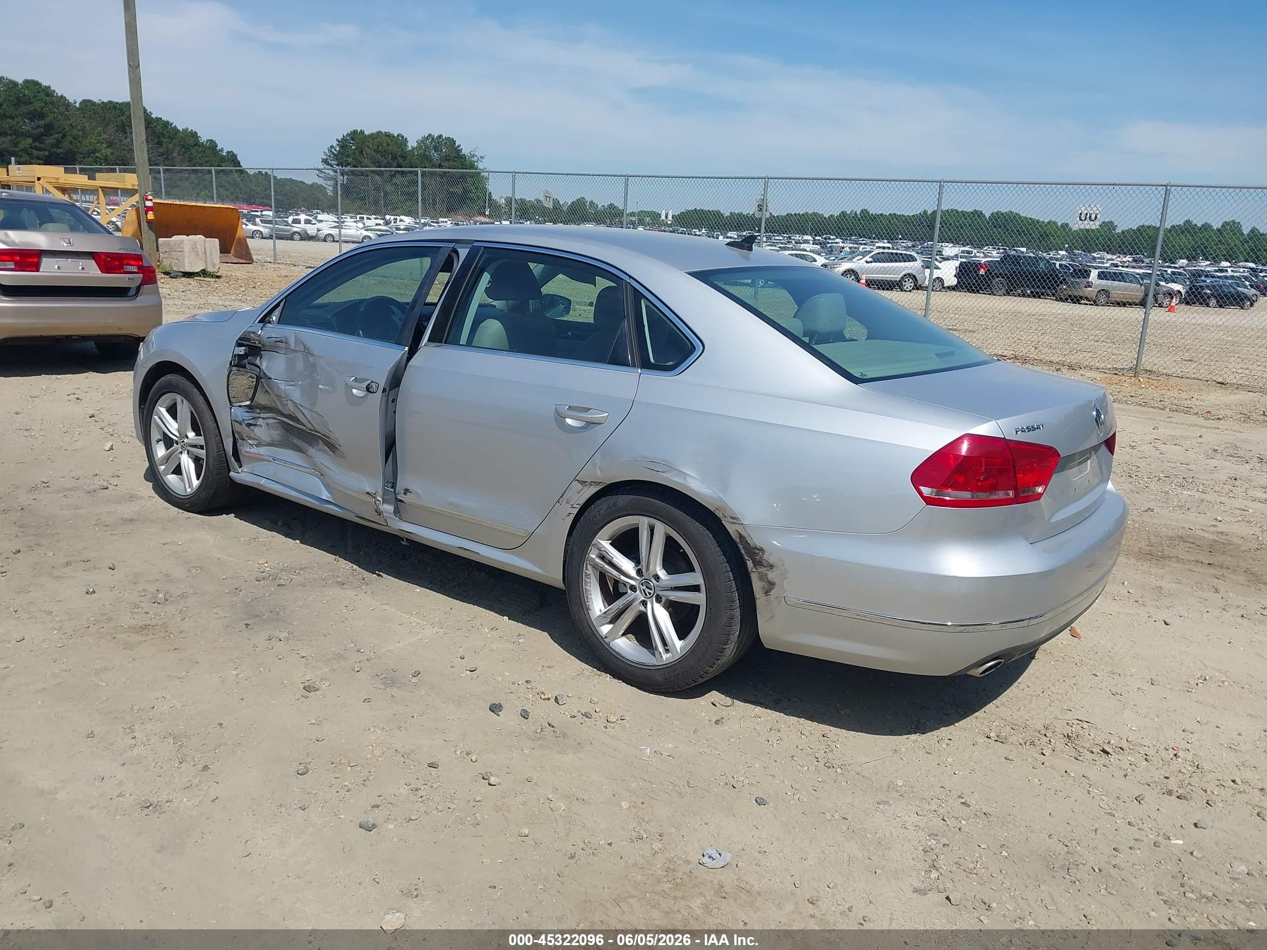 2013 Volkswagen Passat 3.6l V6 Sel Premium Silver vin: 1VWCM7A32DC023896