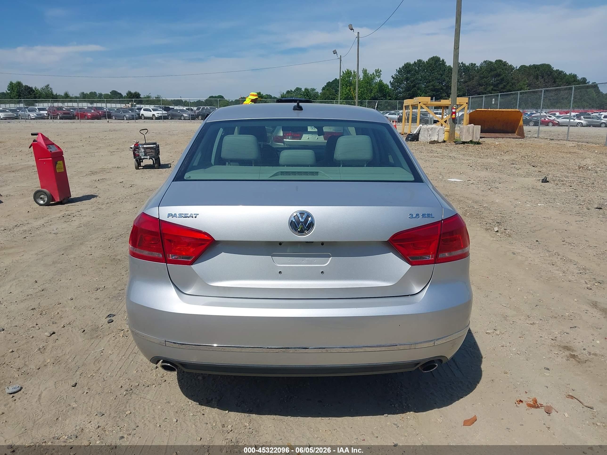 2013 Volkswagen Passat 3.6l V6 Sel Premium Silver vin: 1VWCM7A32DC023896