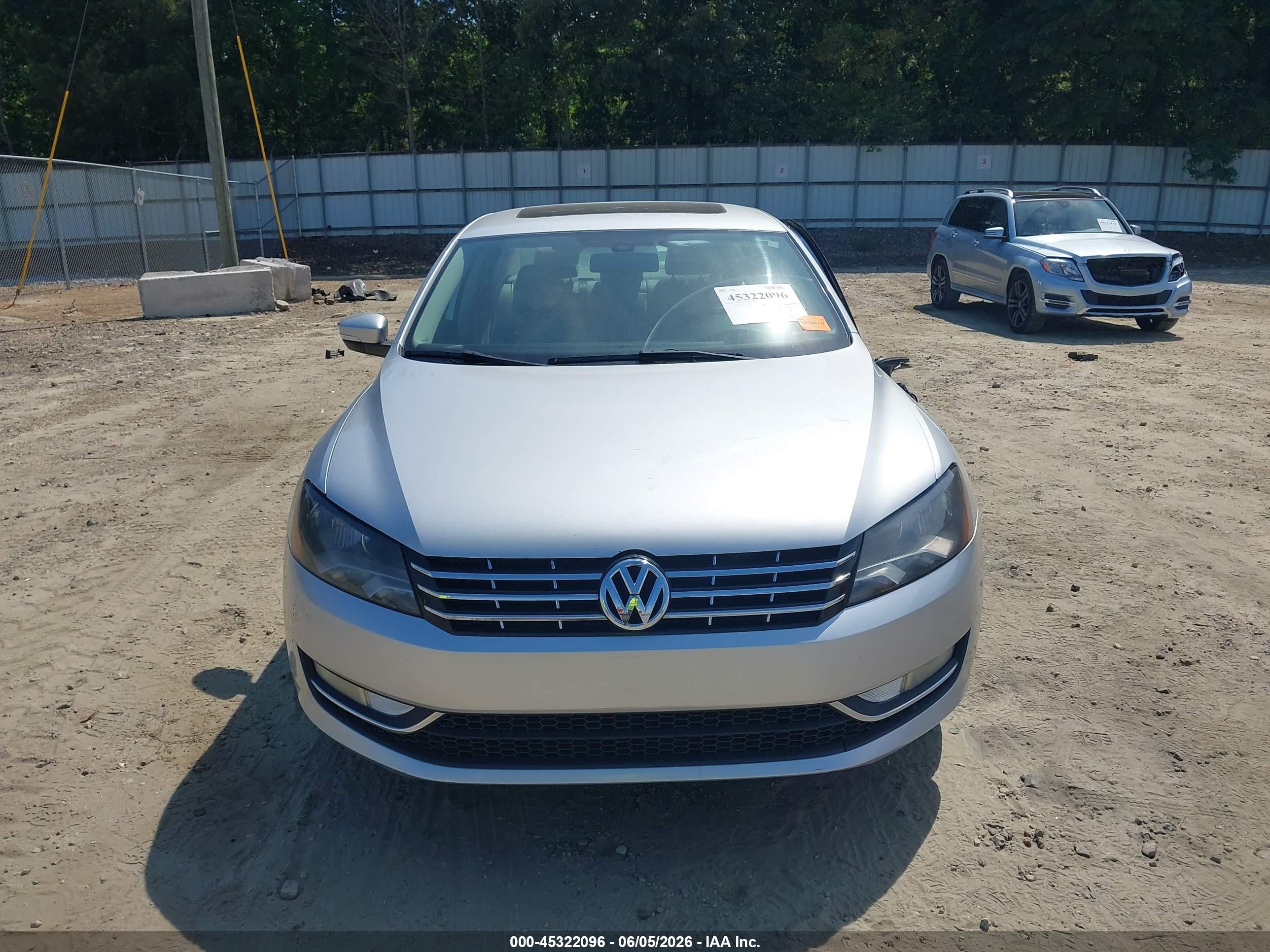 2013 Volkswagen Passat 3.6l V6 Sel Premium Silver vin: 1VWCM7A32DC023896