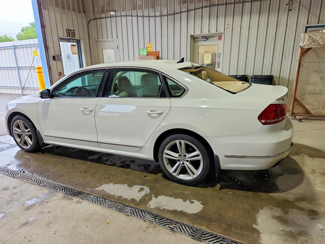 2014 Volkswagen Passat Sel White vin: 1VWCM7A34EC023786